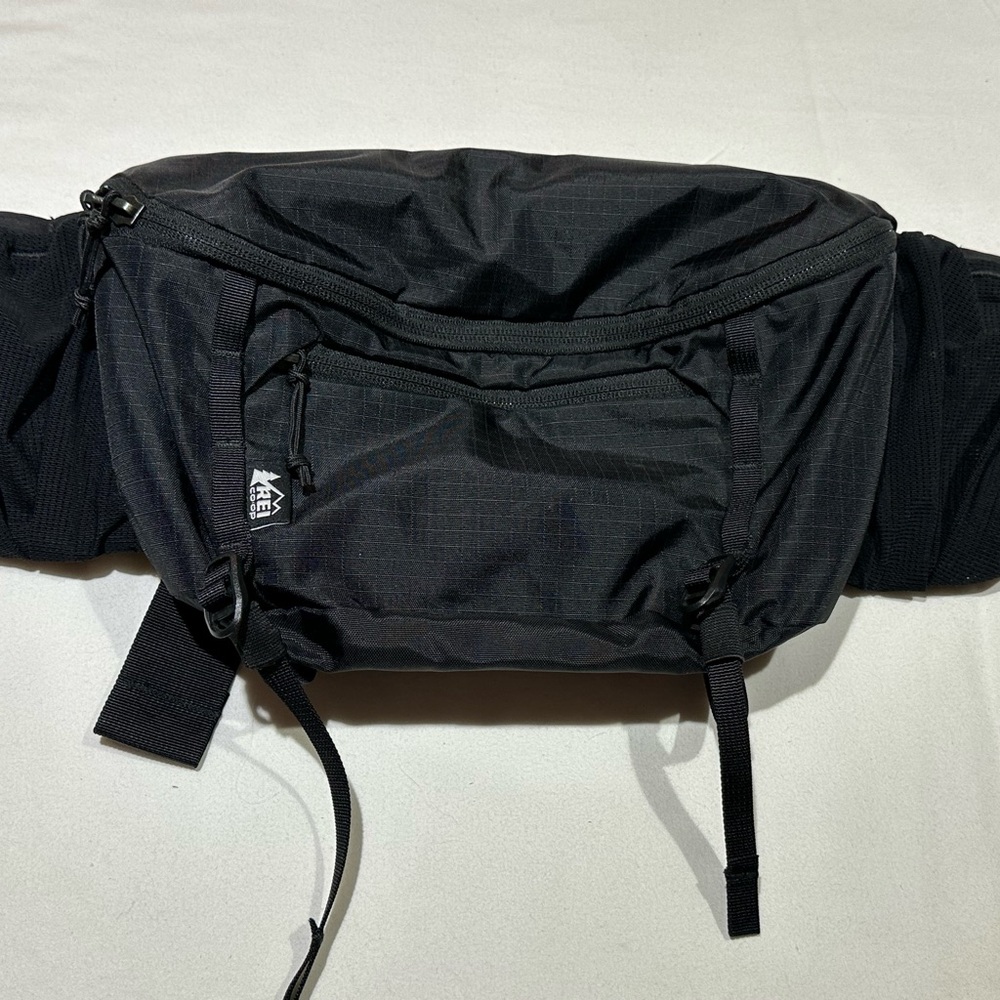 REI Black Men's Waist Bag